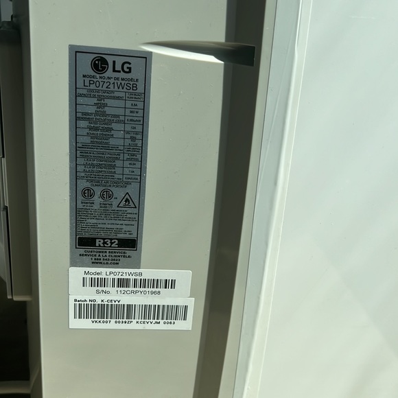 LG Portable Air Conditioner 10000 BTU - Picture 2 of 2